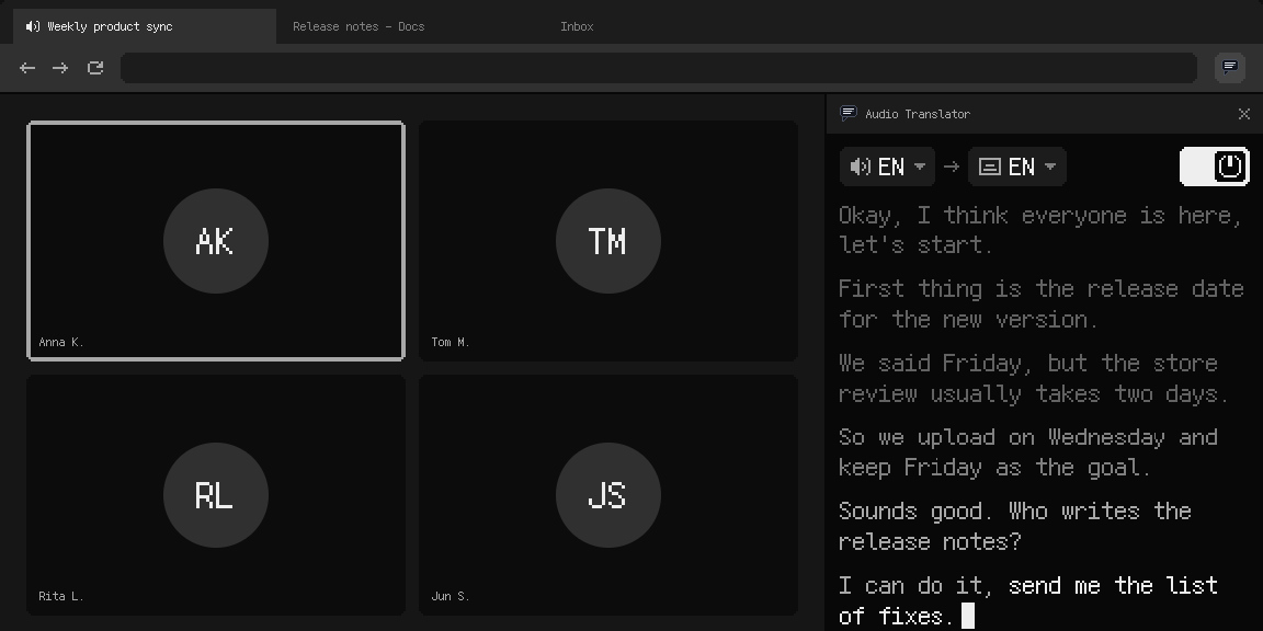 Transcription d’une réunion dans le panneau latéral de Chrome, à côté d’un appel vidéo